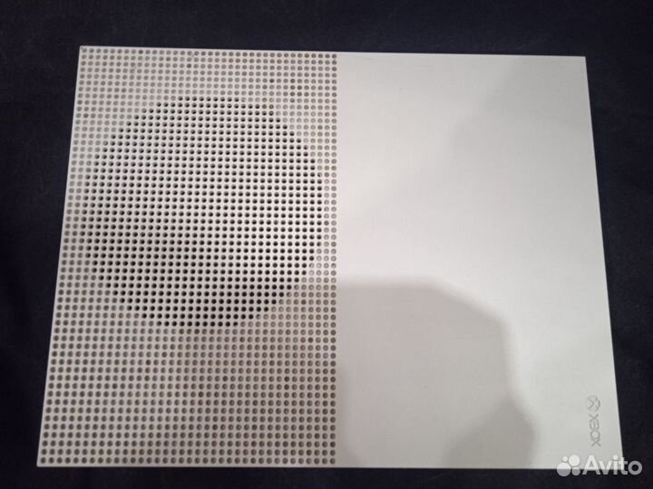 Xbox One s 1 TB + игра