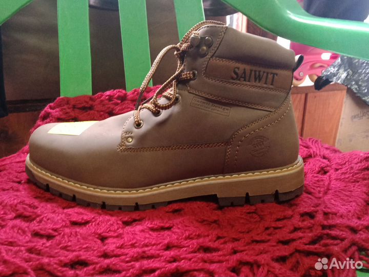 Кроссовки. 44 размер