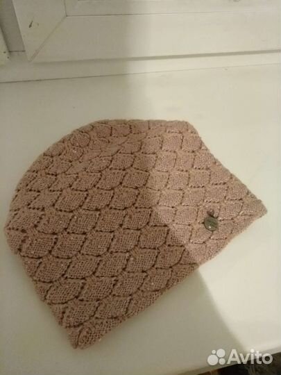 Комплект вещей (шаль + шапочка) на девушку