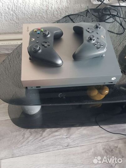 Xbox One x, 1tb,2 геймпада, 400 игр по подписке
