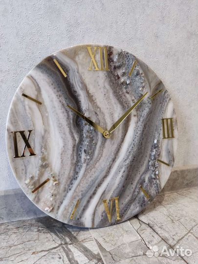 Панно, интерьерные часы и столы на заказ