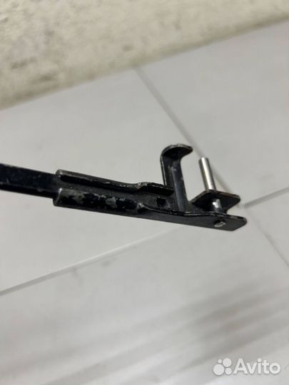 Поводок стеклоочистителя передний