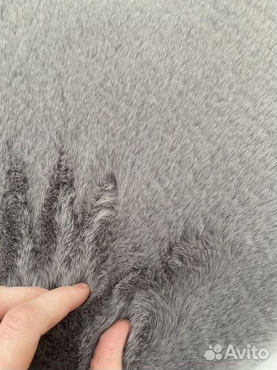 Коврик меховой противоскользящий