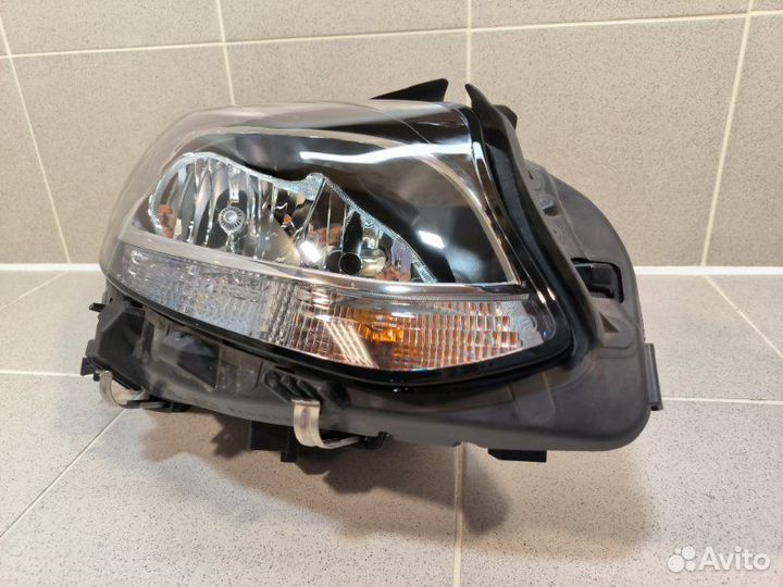 Фара правая Mercedes-Benz B-Class W246