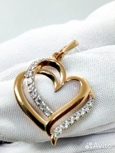 Золотая подвеска с камнем