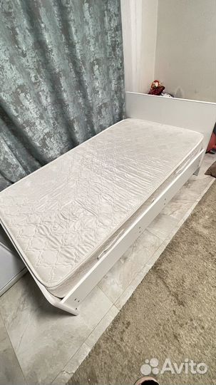 Кровать с матрасом