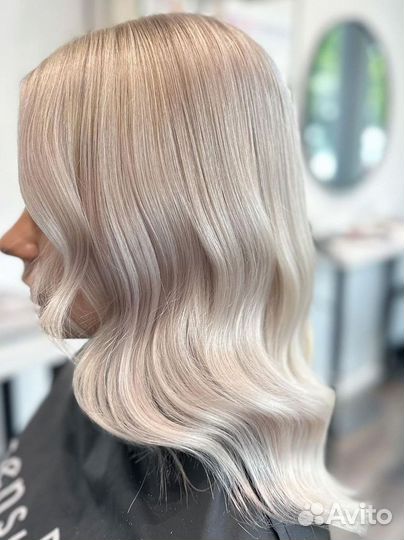 Фея блонда с волшебной палочкой