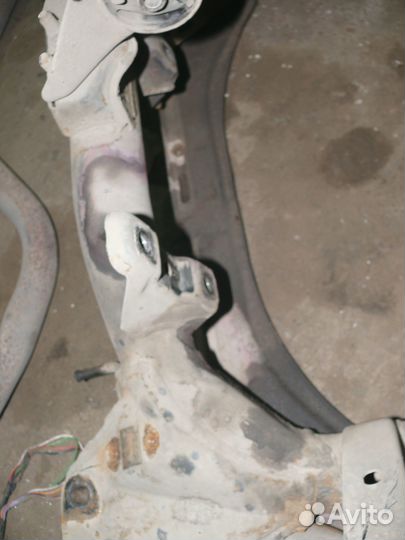 Подрамник Mazda 323 2001 г 1,6 л