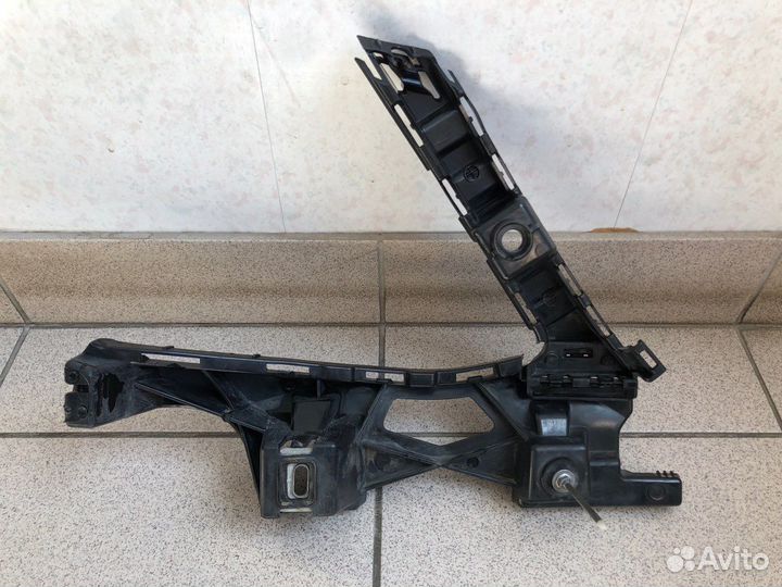 Кронштейн бампера задний правый Mercedes E-Class