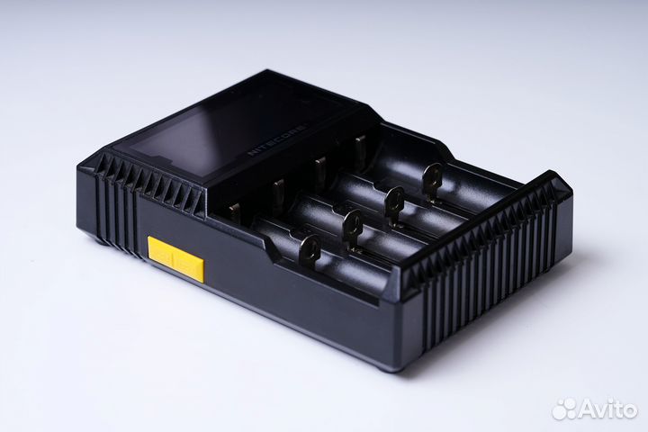 Зарядное устройство Nitecore D4 + аккумуляторы