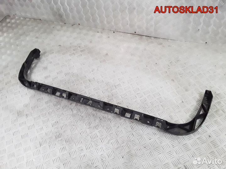 Направляющая заднего бампера Passat B6 3C9807863