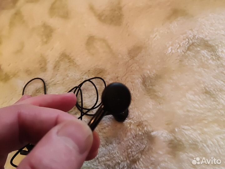 Новая гарнитура Nokia с кнопкой ответа и петличкой