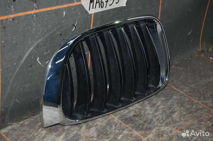 Решетка радиатора левая - BMW X3 F25