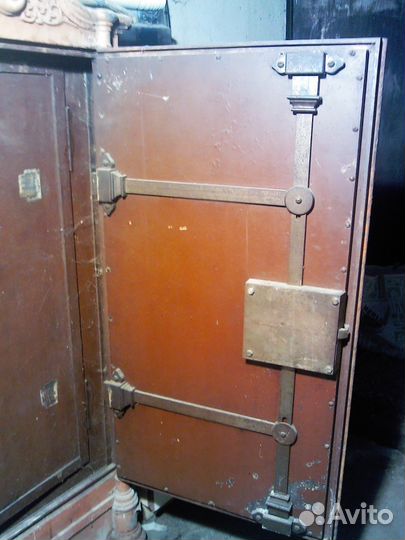 Антикварный сейф 