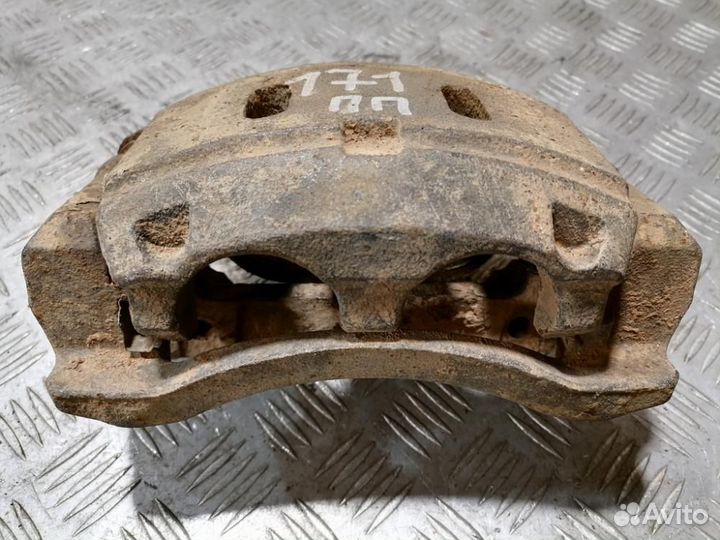 Суппорт передний правый Infiniti Qx 2004-2009