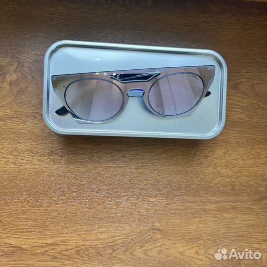 Солнцезащитные очки