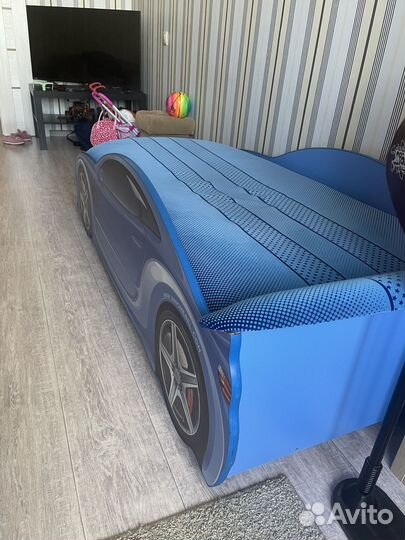 Детская кровать машина