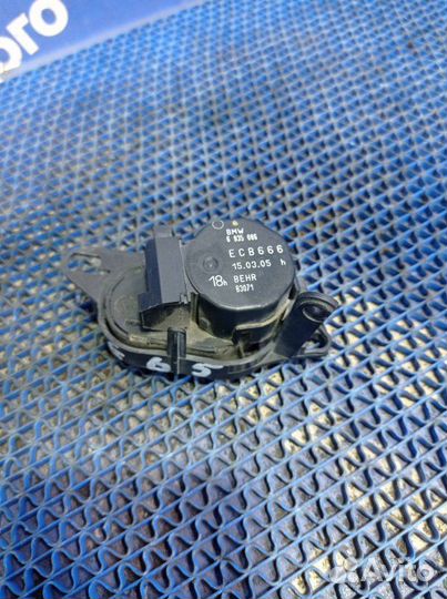 Моторчик заслонок отопителя Bmw E65 седан 2004