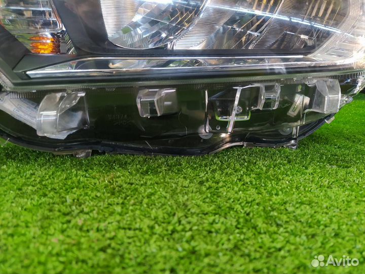 Фара передняя левая Toyota Rav-4 50 2021