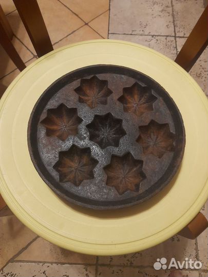 Старинная чугунная посуда