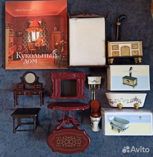 Мебель и книга для кукольного дома