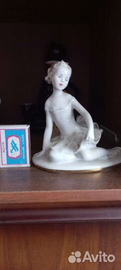 Статуэтка фарфор