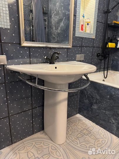 Раковина с пьедесталом Испания б/у