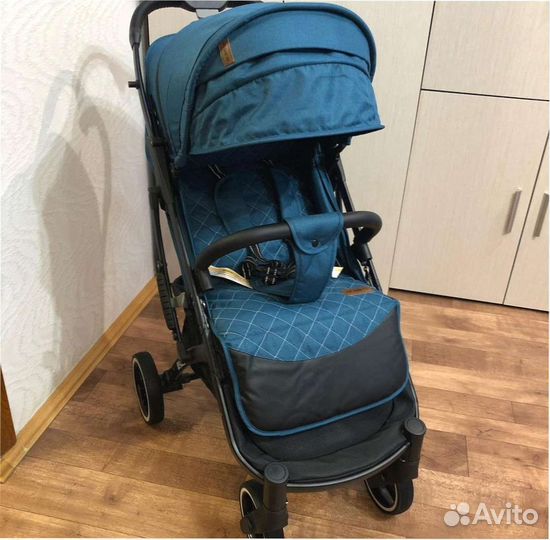 Прогулочная коляска новая