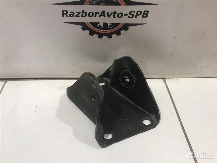 Кронштейн задней балки Skoda Rapid