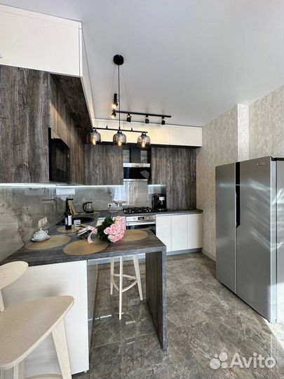 Кухня на заказ под потолок