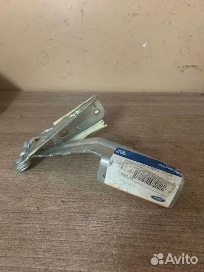 Петля капота левая ford focus I