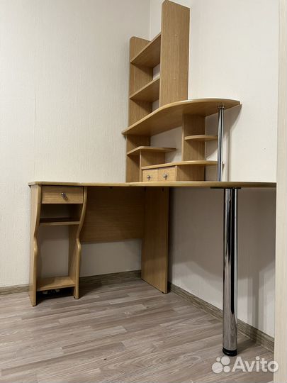 Компьютерный стол бу с полками