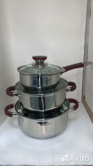 Набор из кастрюль