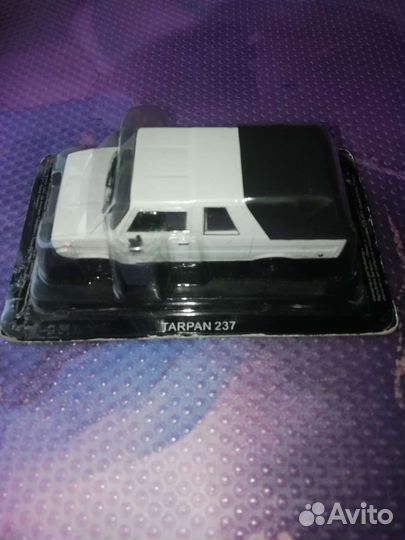Модель автомобиля 1:43