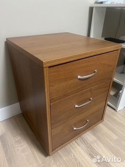 Тумба на колесиках