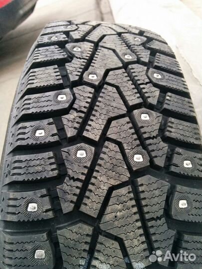 Pirelli Ice Zero 215/65 R16