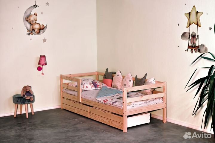 Кроватка из массива сосны Софа высокий бортик