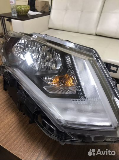 Фара правая Nissan X-Trail T32 рестайлинг галоген