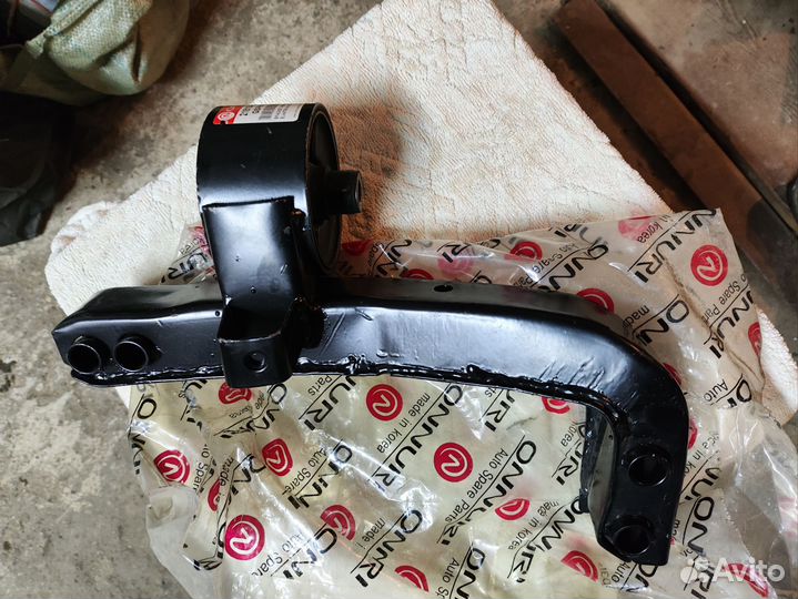 Подушка двигателя левая хундай элантра