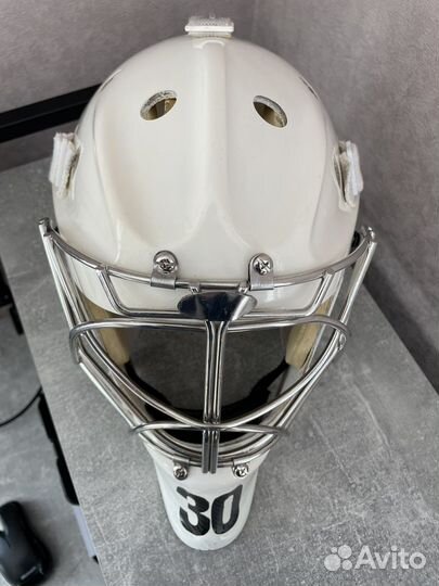 Хоккейный вратарский шлем