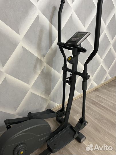 Эллиптический тренажер torneo