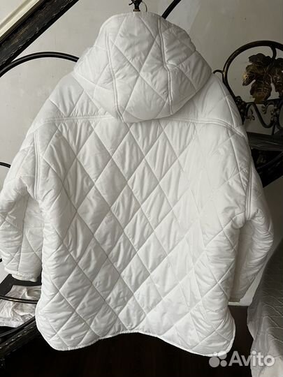 Куртки демисезонные женская 50 52 белая
