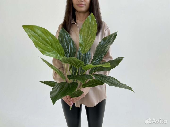 Растения искусственные на ножке в кашпо