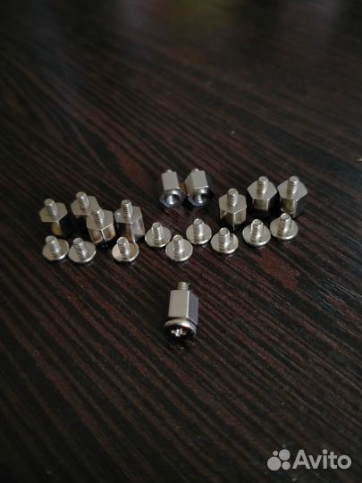 Винт со стойкой для крепления M.2 SSD накопителя