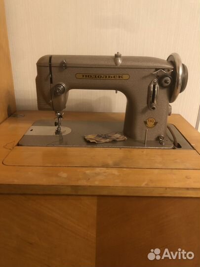 Швейная машинка Подольск с тумбой