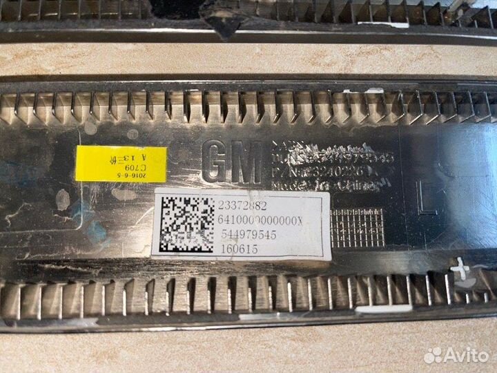 Накладка двери передняя левая Cadillac Escalade 4