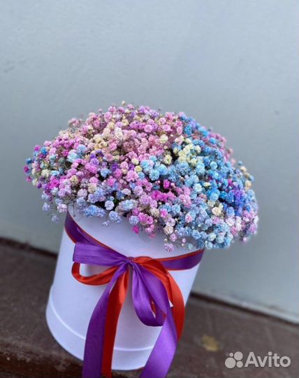 Букет из гипсофилы в коробке, радужная гипсофила