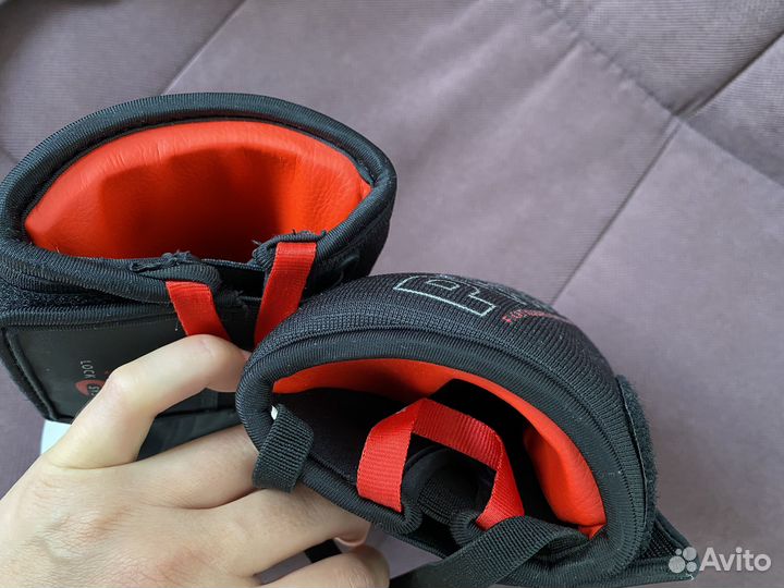 Боксерский шлем и перчатки decathlon