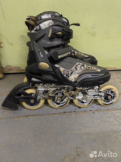 Продам роликовые коньки с защитой колен и логтей