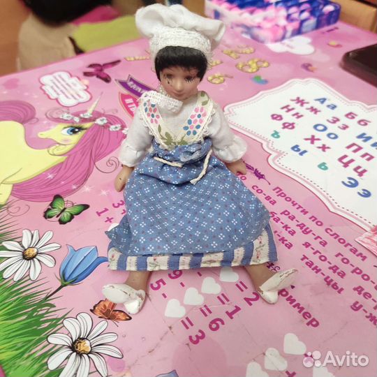 Кукла фарфоровая коллекционная